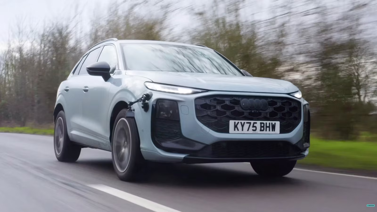 2025-Audi-Q3-front-quarter-dynamic-Carwow