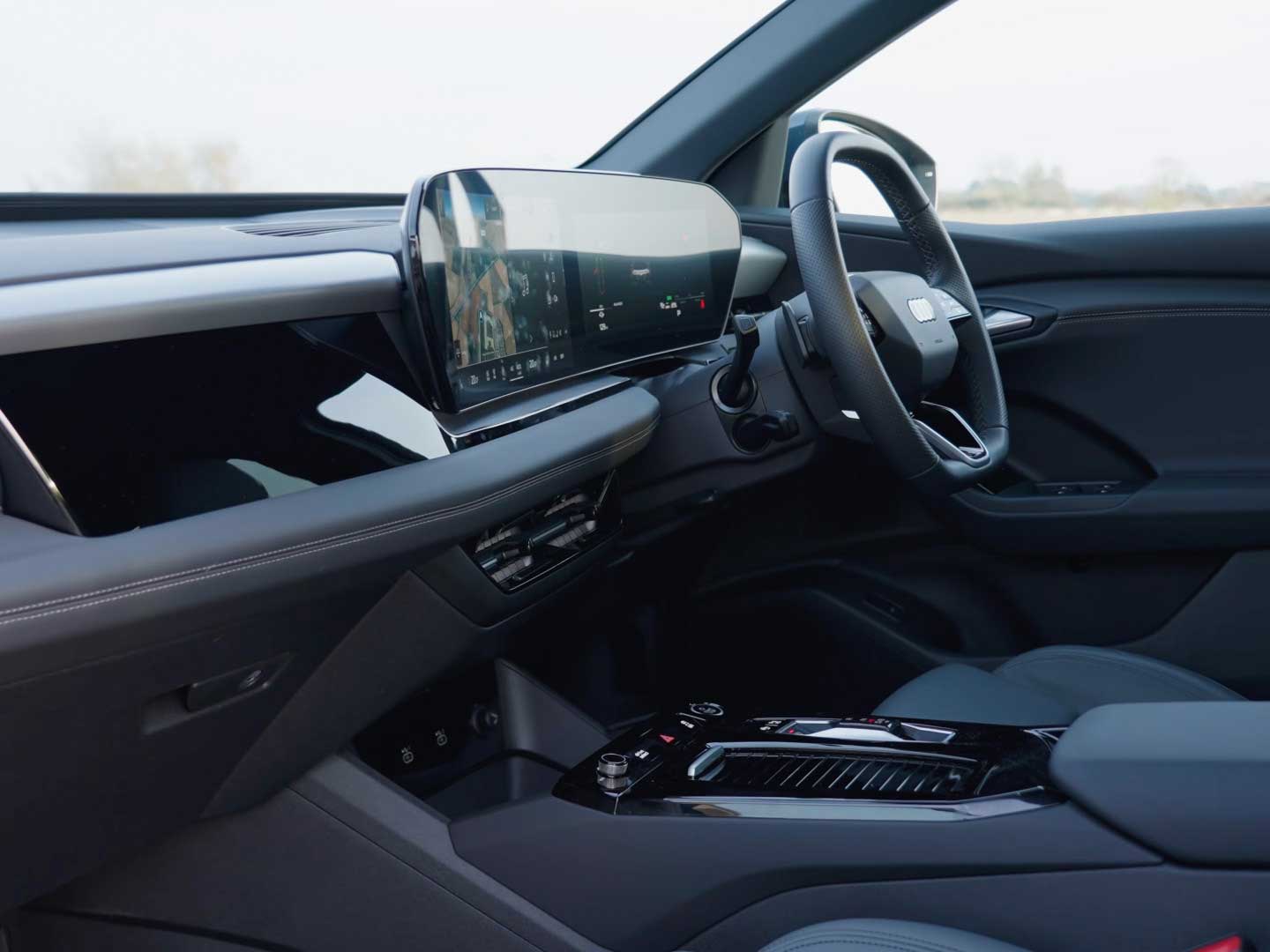2025-Audi-Q6-e-tron-interior-Carwow