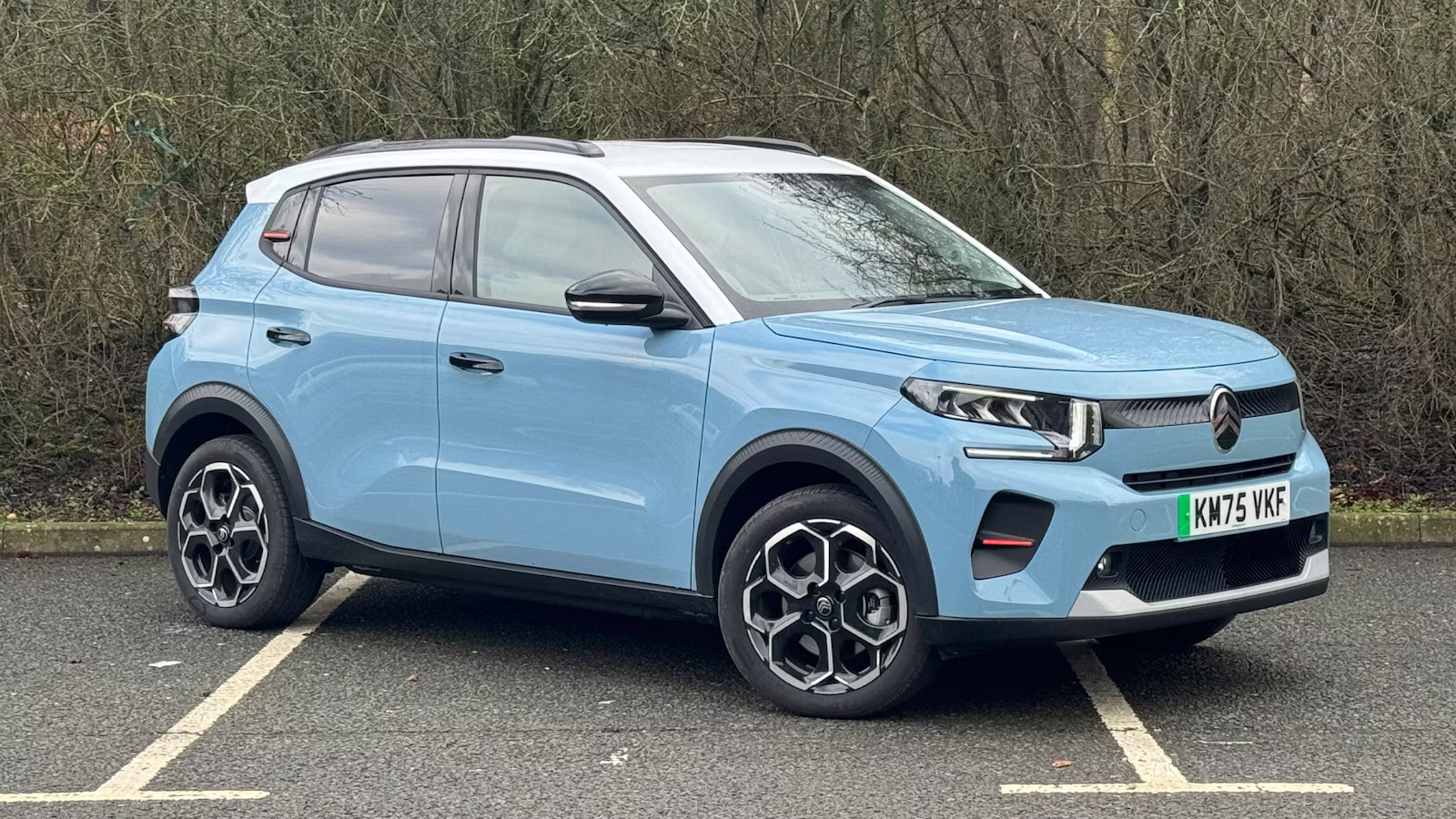 2025-Citroen-e-C3-front-static-Carwow