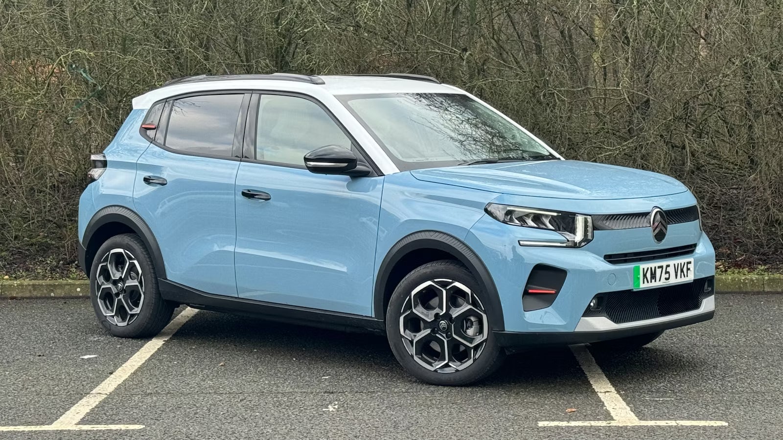 2025-Citroen-e-C3-front-static-Carwow