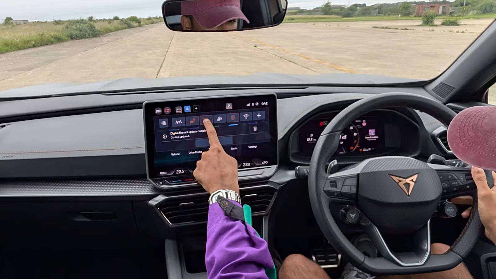 2025-Cupra-Formentor-infotainment-system-Cameron-Kalare