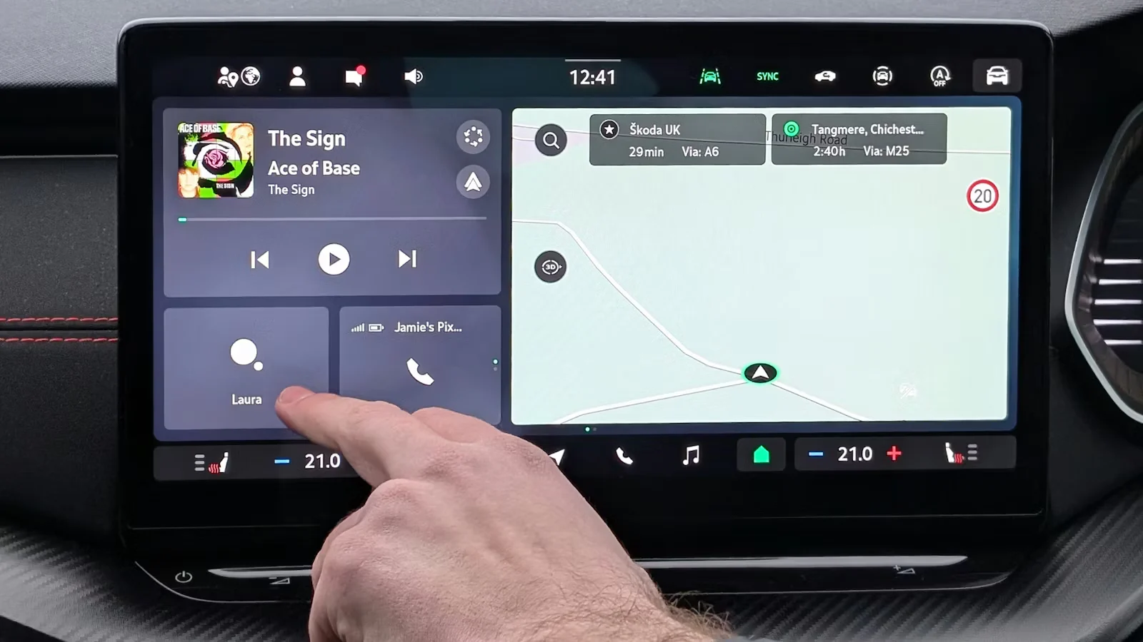 2025-Skoda-Octavia-vRS-Estate-screen-Jamie-Edkins