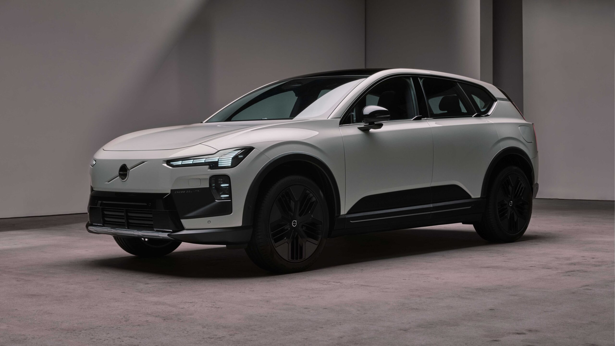 Volvo EX60 Cross Country