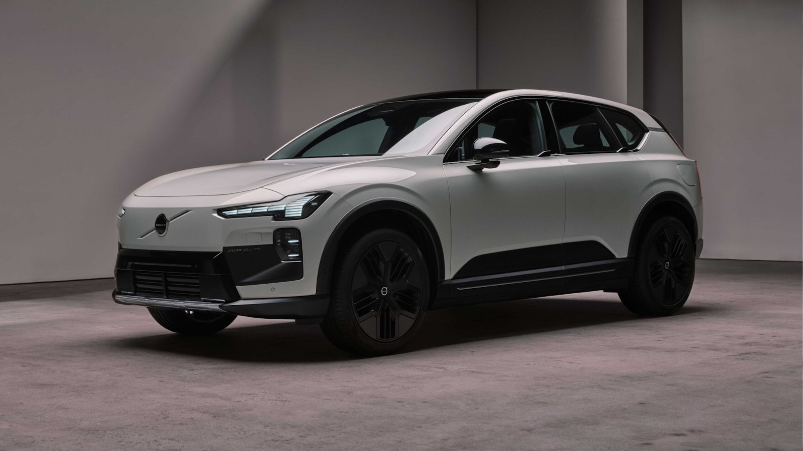 Volvo EX60 Cross Country Front