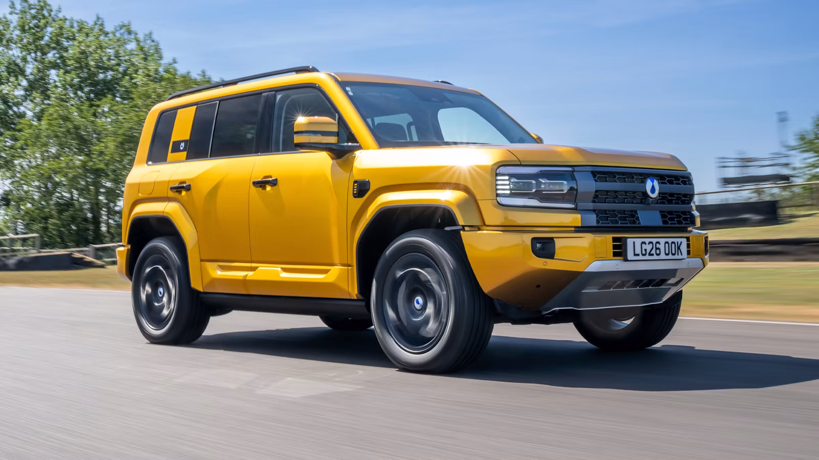 2026-Denza-Bao-5-front-driving