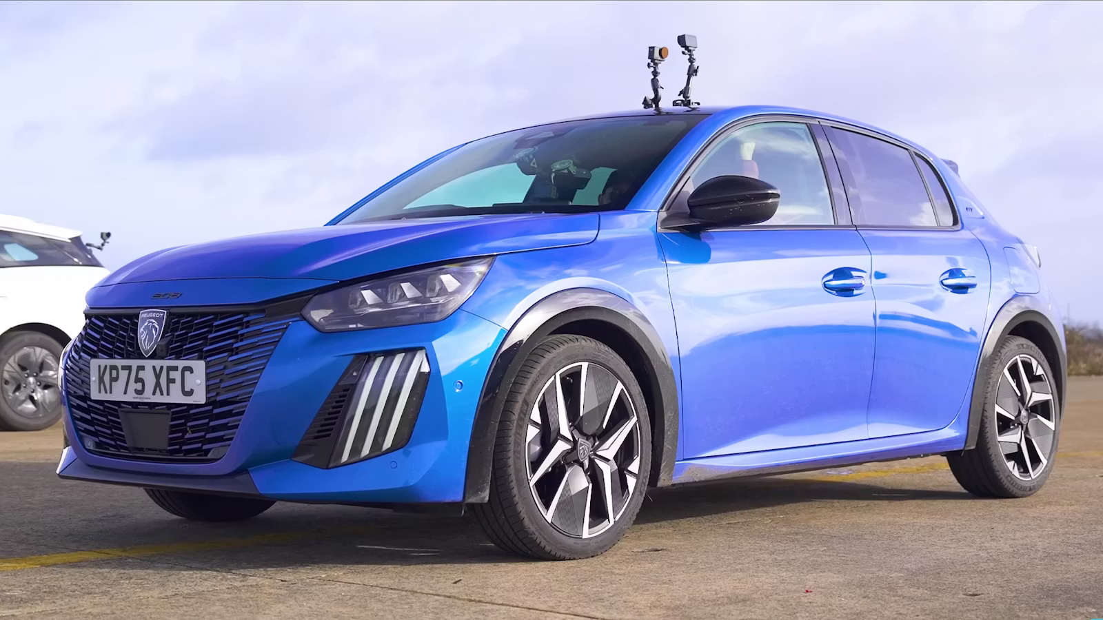 2026-Peugeot-208-front-quarter-Carwow