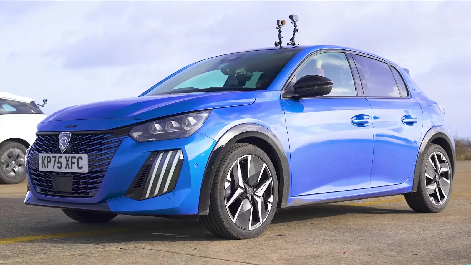 2026-Peugeot-208-front-quarter-Carwow