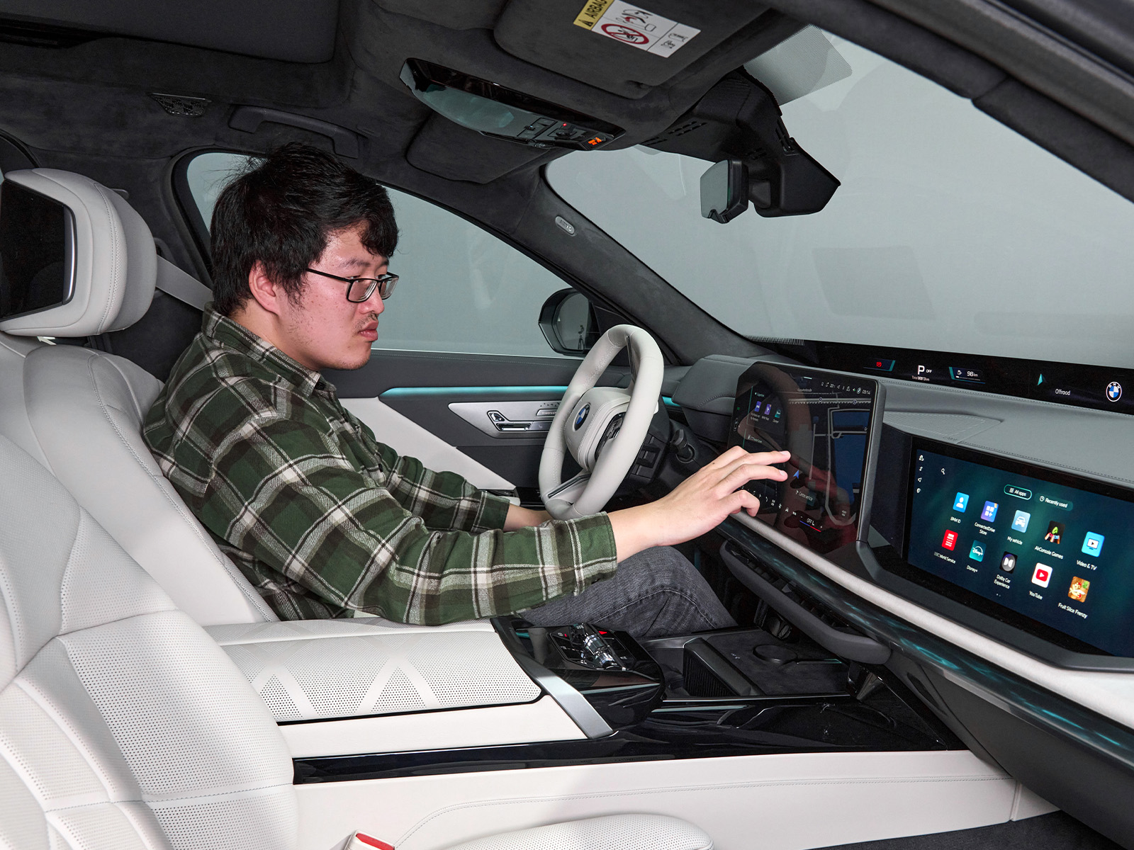 BMW 7er Facelift Sitzprobe Touchscreen