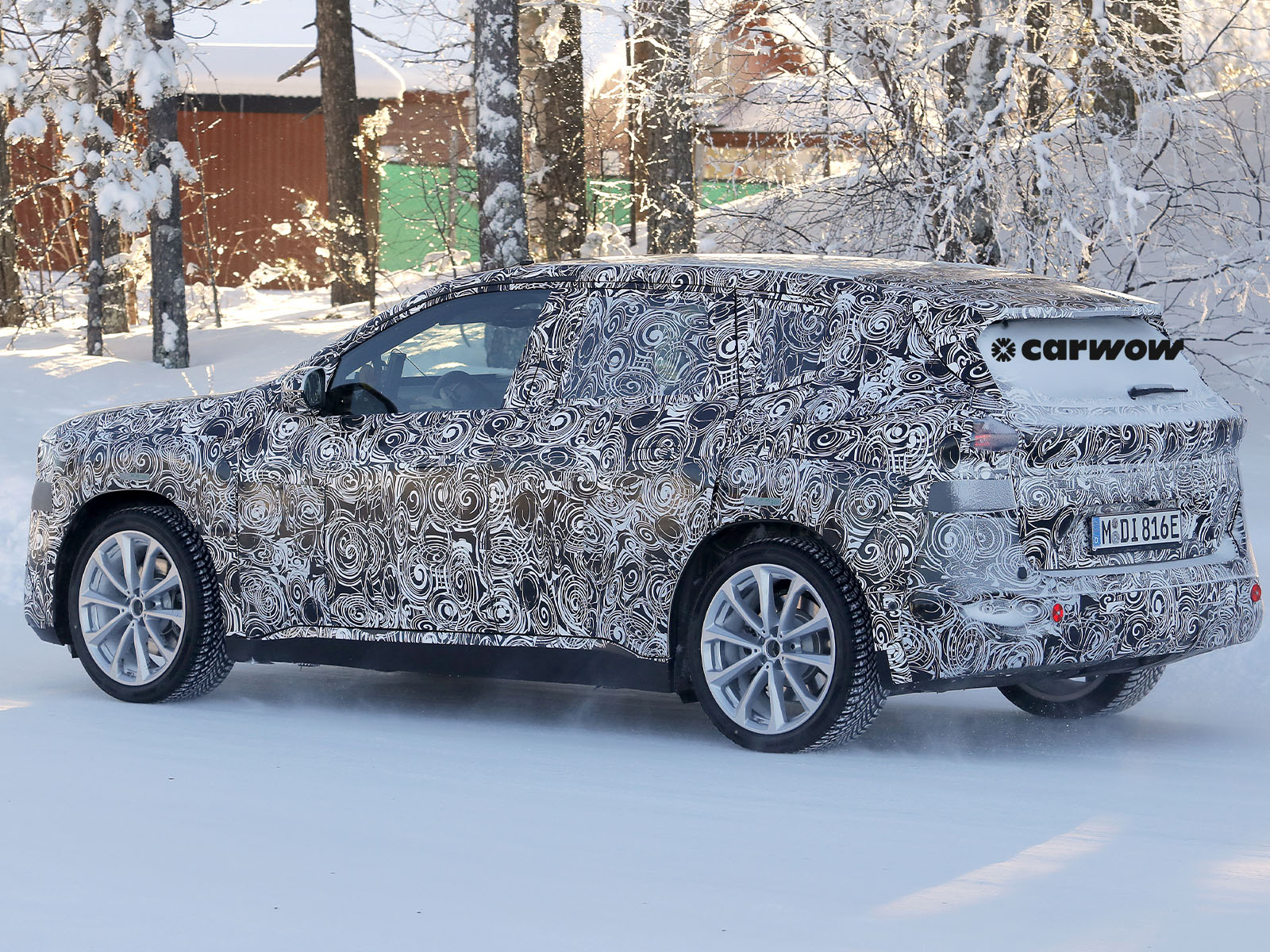 BMW iX1 Winter Testfahrt Heckansicht