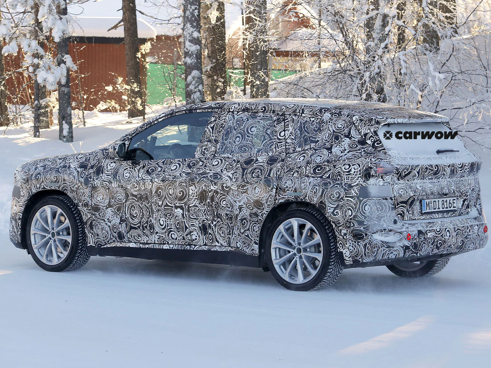 BMW iX1 Winter Testfahrt Heckansicht