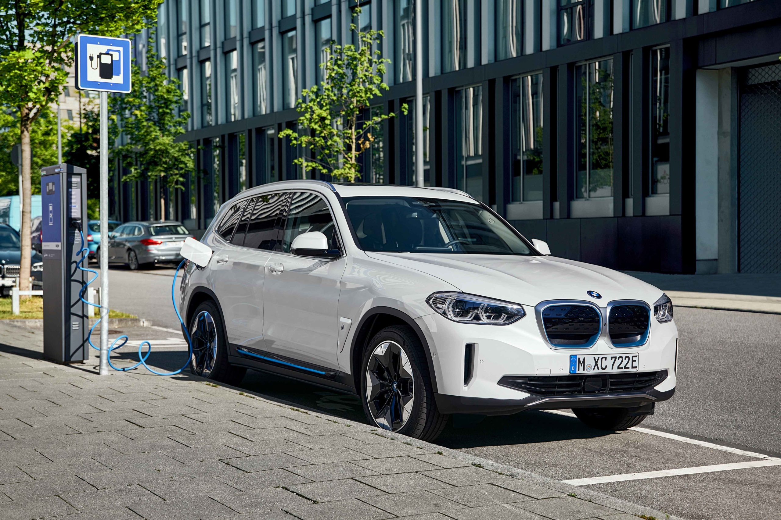 Tesla Model Y Vs. BMW IX3 Im Vergleich – Was Können Die Elektro-SUVs ...