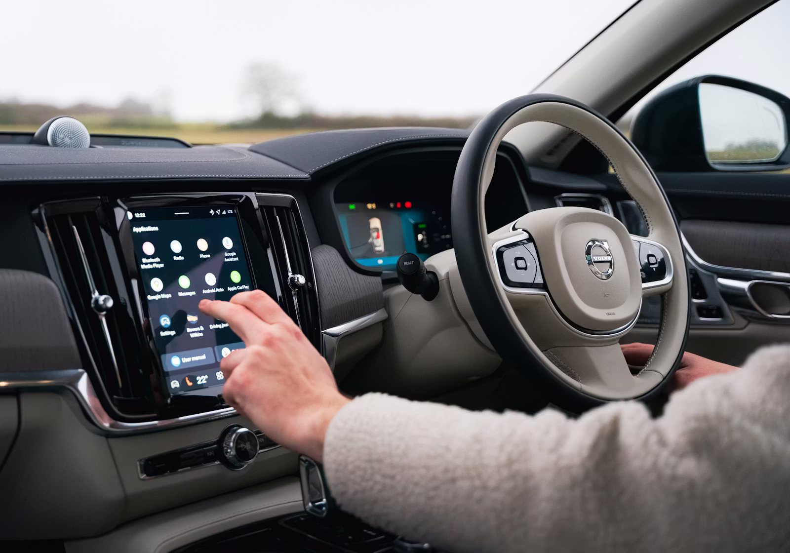 Carwow-2025-Volvo-V90-RHD-7