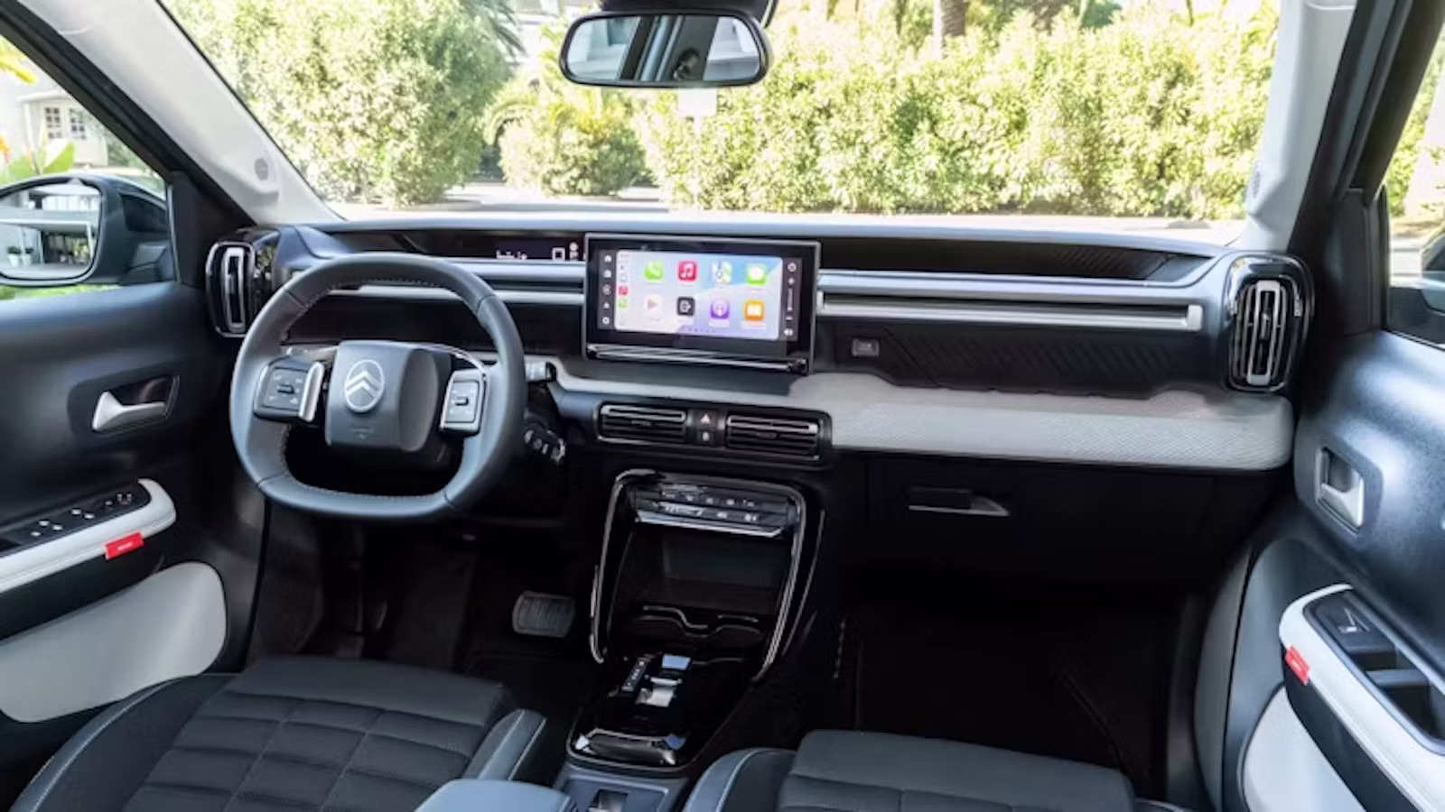 Citroen-C3-Aircross-dashbord-and-steering-wheel