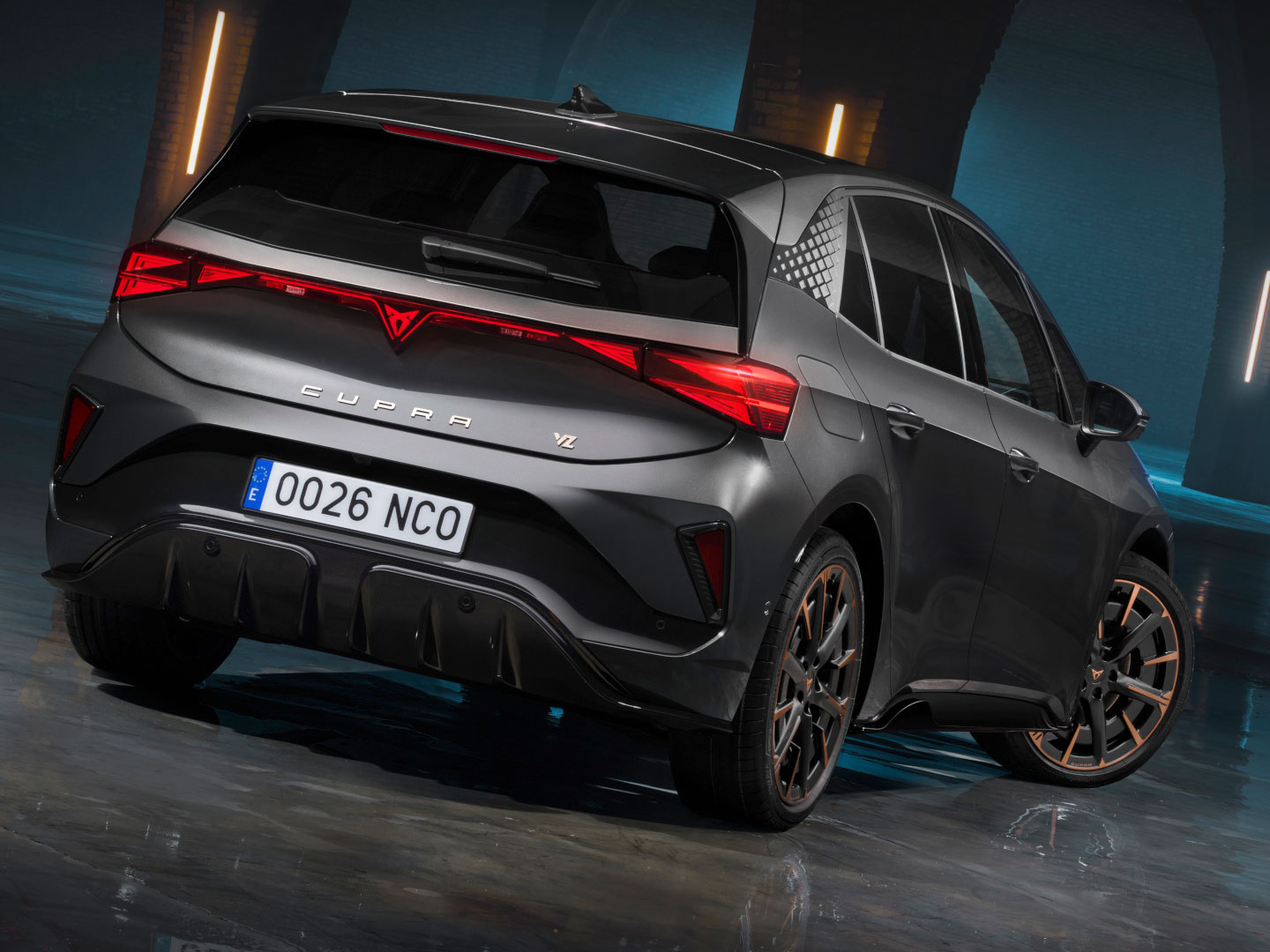 Cupra-Born-hinten-seitlich