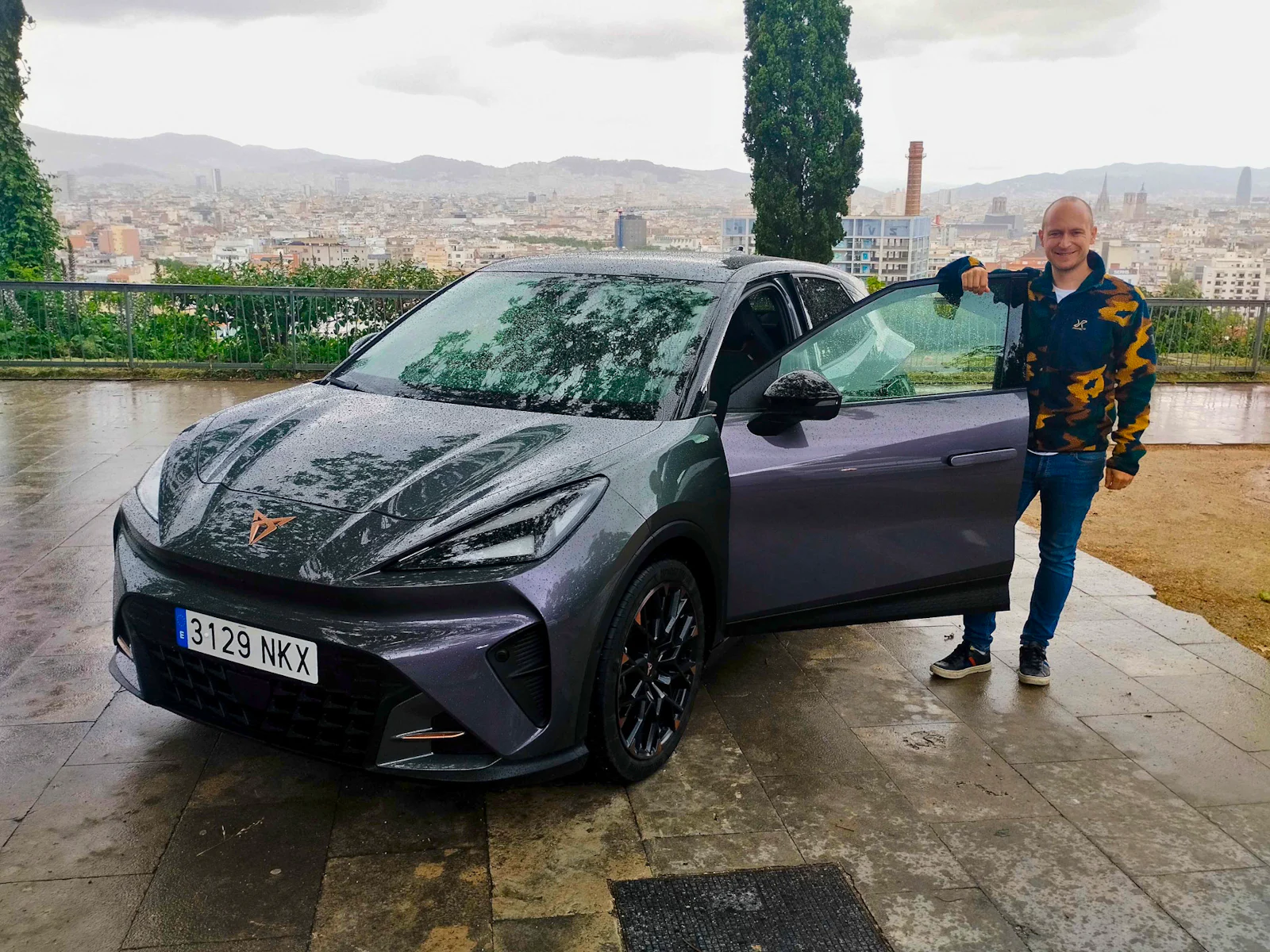 Timon Werner-Pachmayr mit dem Cupra Raval VZ in Barcelona