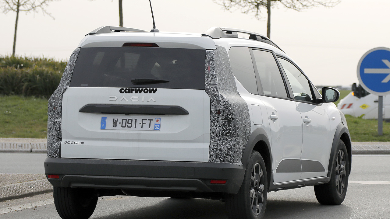 Dacia Jogger facelift on test drive 2025 rear view