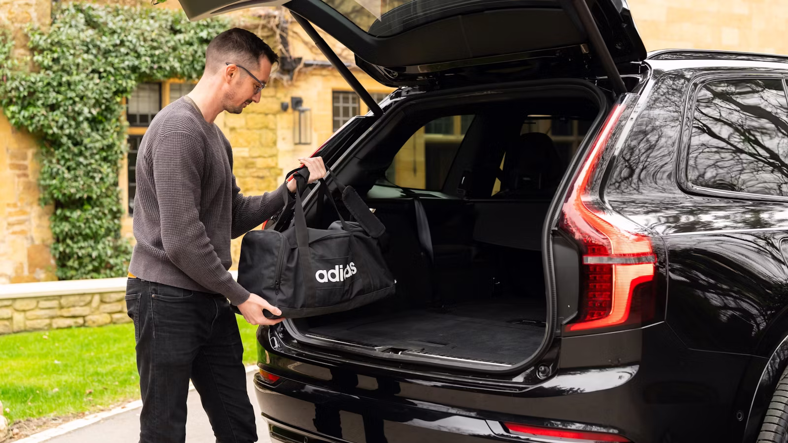 Darren-Cassey-Volvo-XC90-boot-space