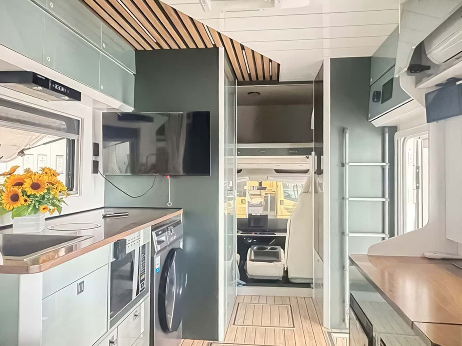 Doppeldecker Wohnmobil BYD China Innenraum