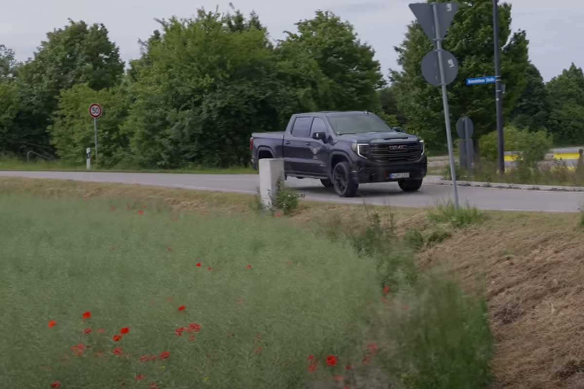 GMC Sierra auf Fahrt