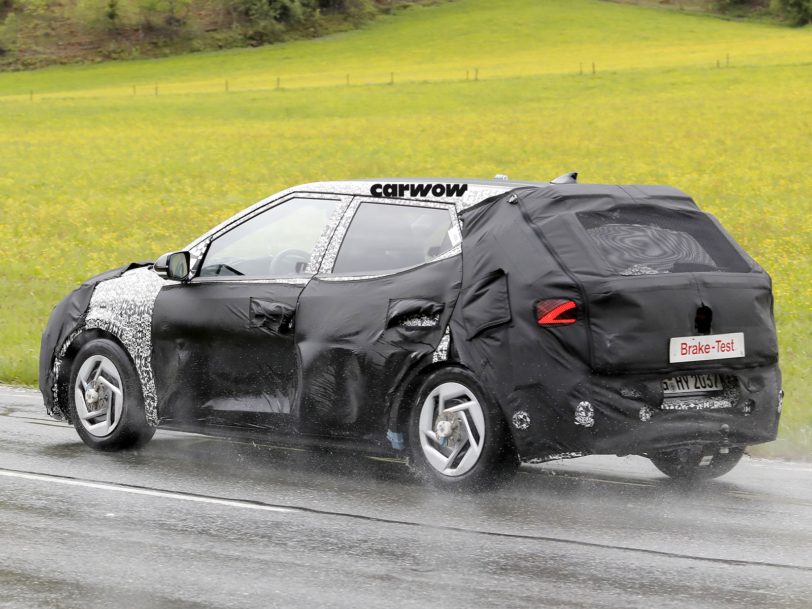 Hyundai i20 2027 auf Testfahrt Heckansicht