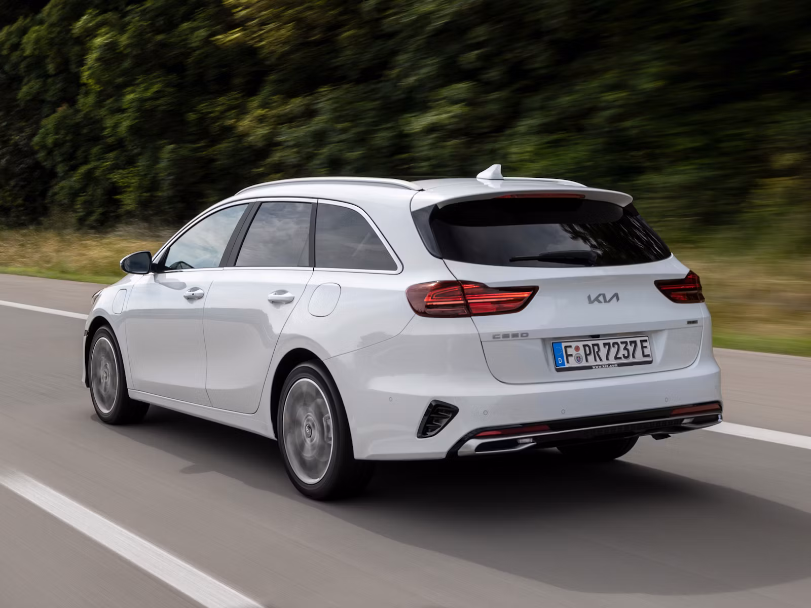 Kia Ceed Sportswagon on sale 2025 rear view