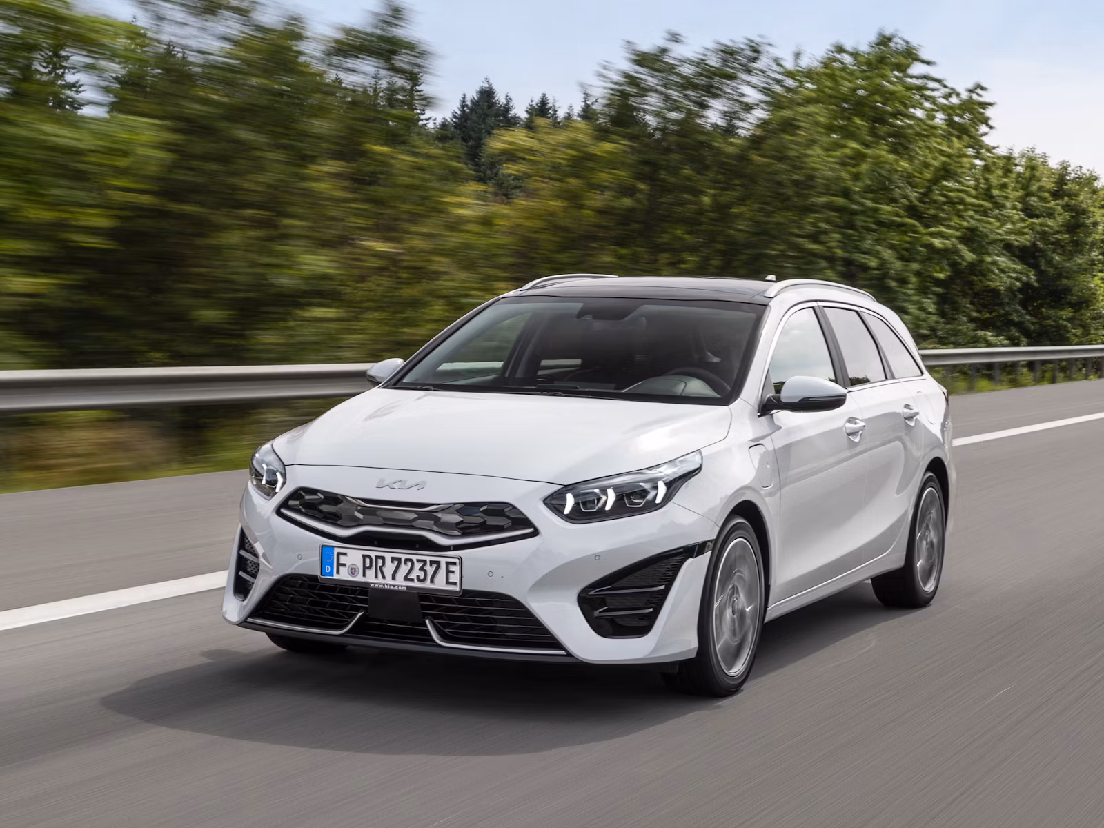 Kia Ceed Sportswagon on offer dynamic