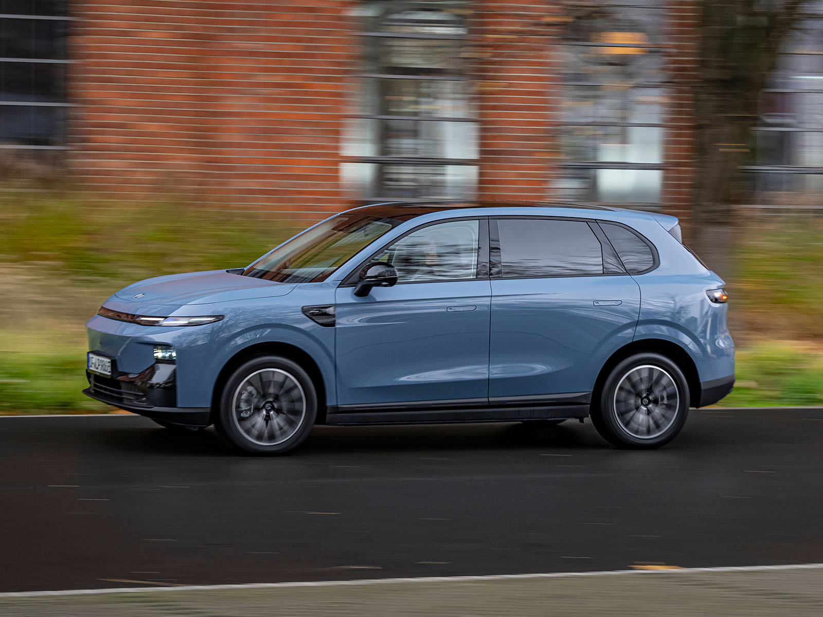 Leapmotor B10 dynamisch Seitenansicht