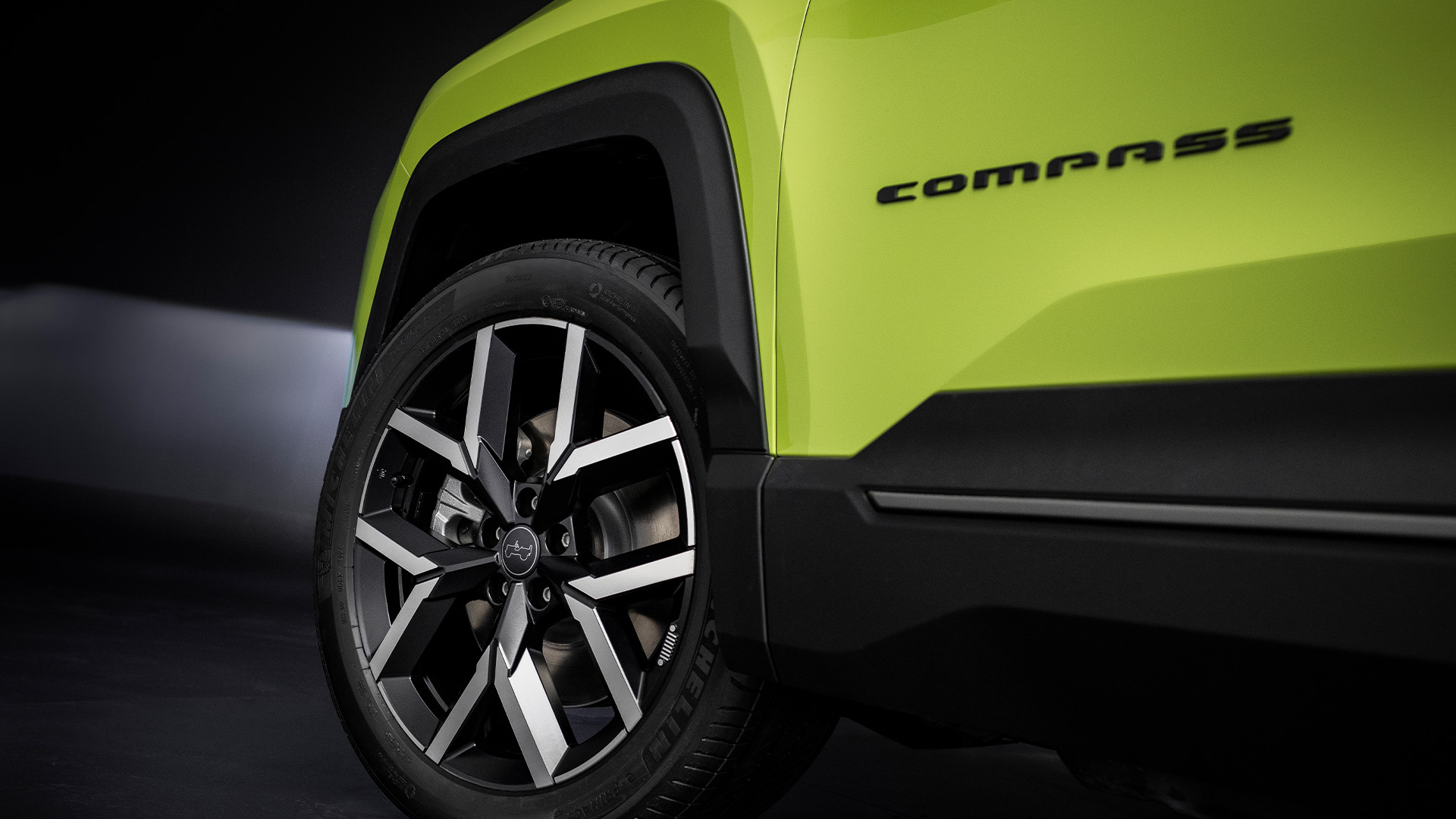 Neuer Jeep Compass 2025 Rad im Fokus