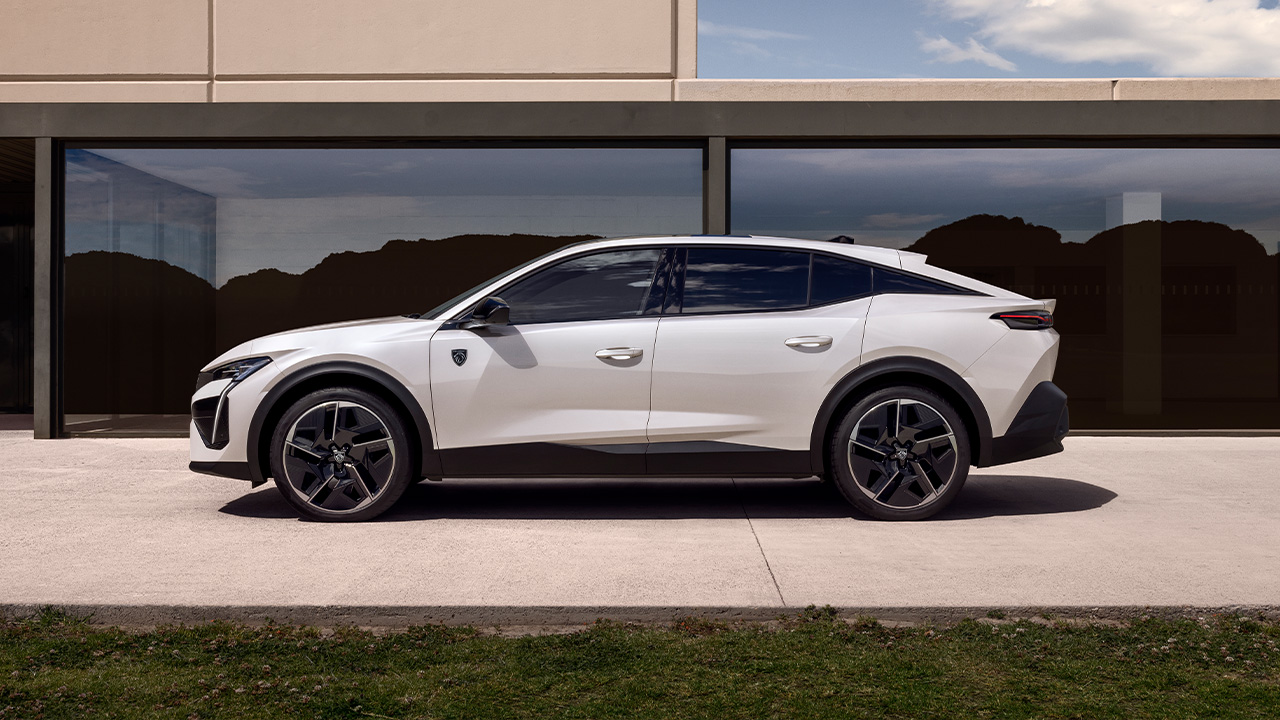 Peugeot E-408 Seitenansicht