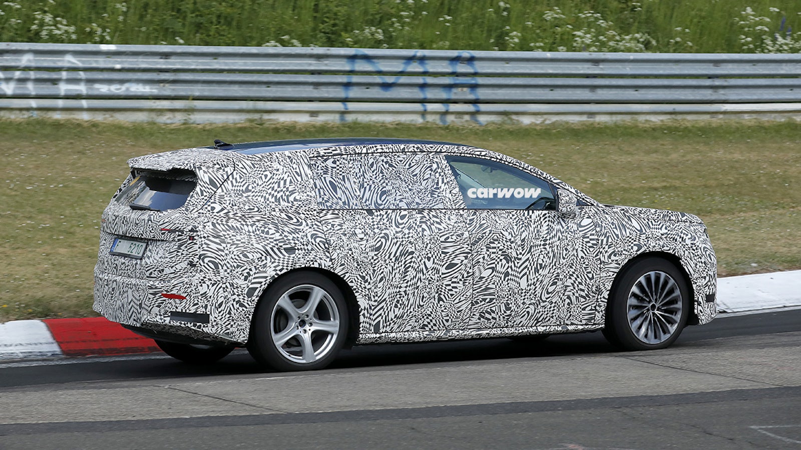 Skoda Vision 7S Ring Testfahrt seitlich 2