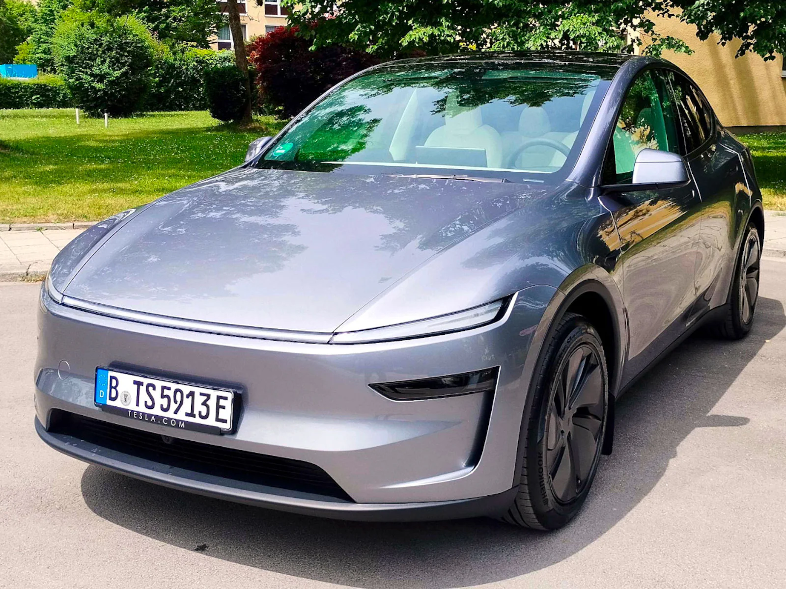 Tesla-Model-Y-vorne