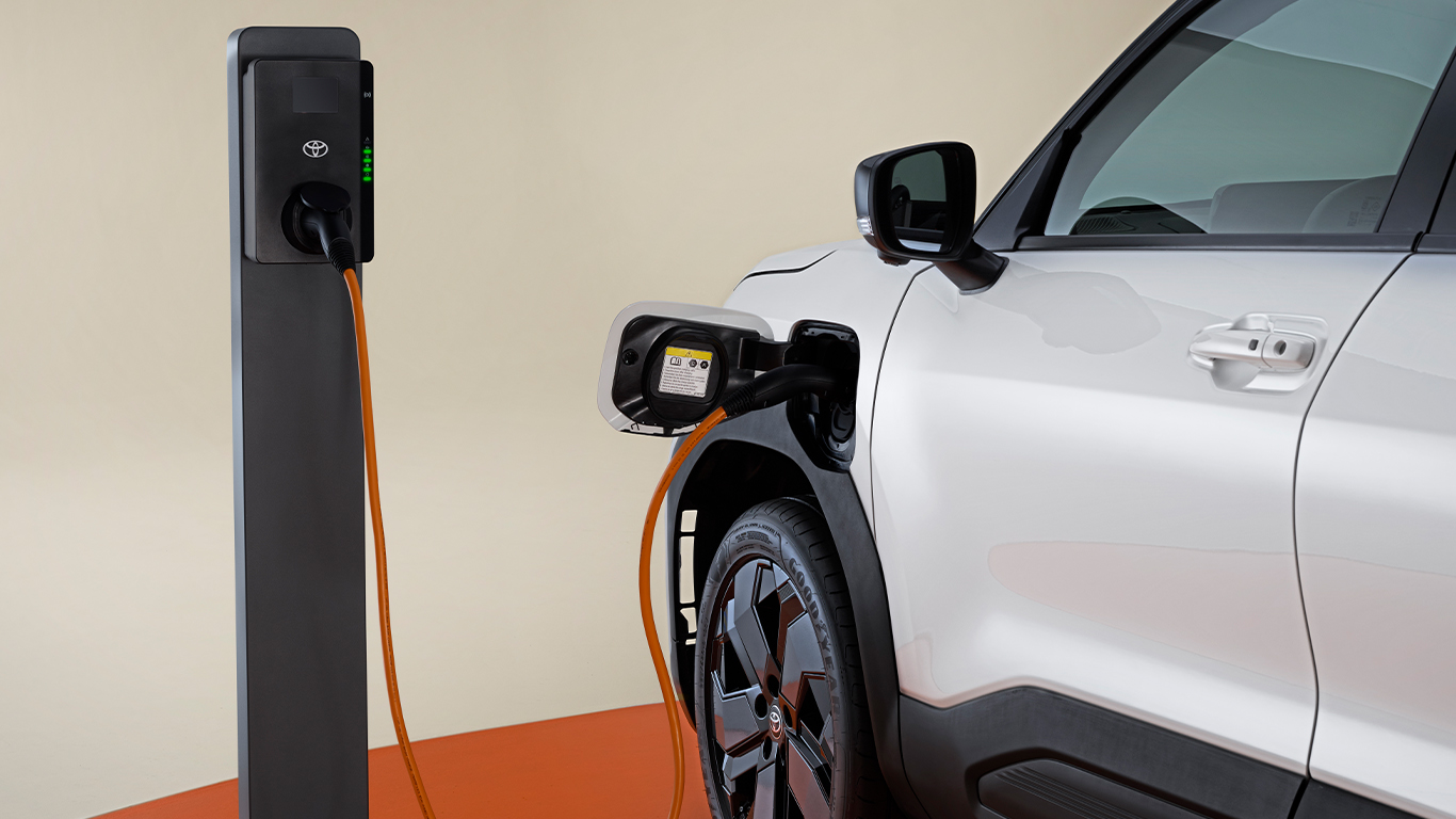 Toyota Urban Cruiser beim Ladevorgang