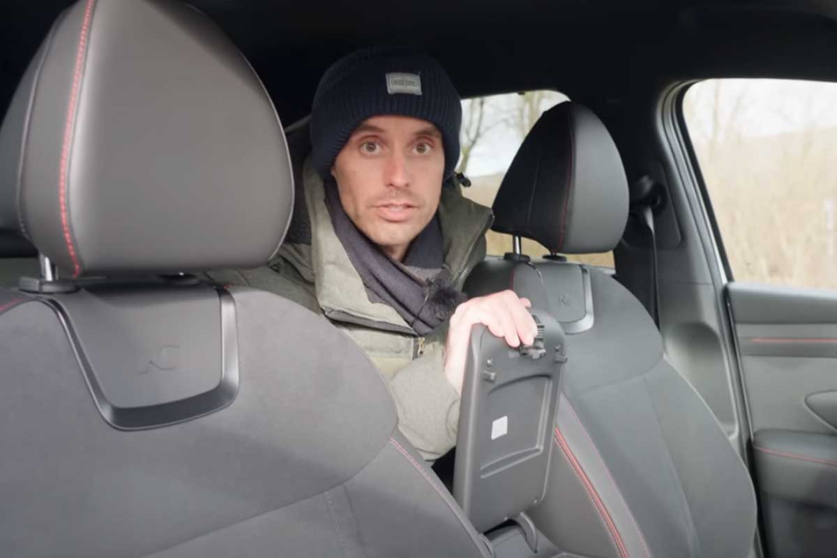 Daniel Hohmeyer sitzt im Hyundai Tucson