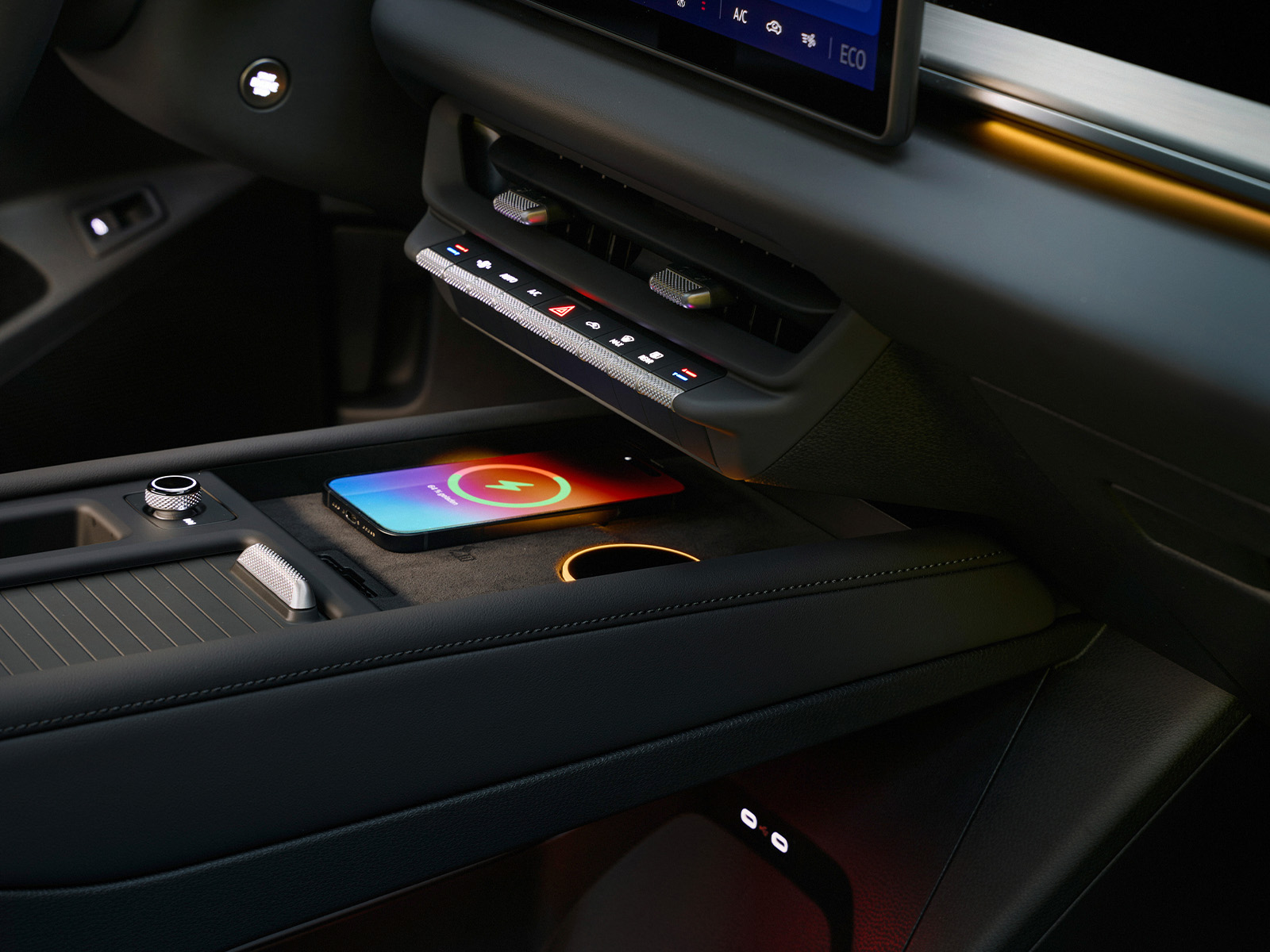 VW ID Tiguan Innenraum Schalterleiste und Handylader