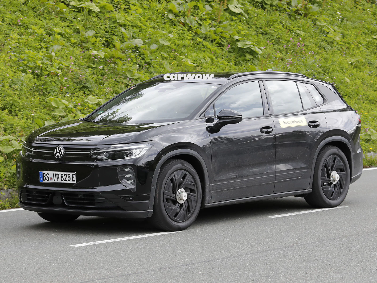 VW ID Tiguan auf Testfahrt Juli 2026 Seitenansicht