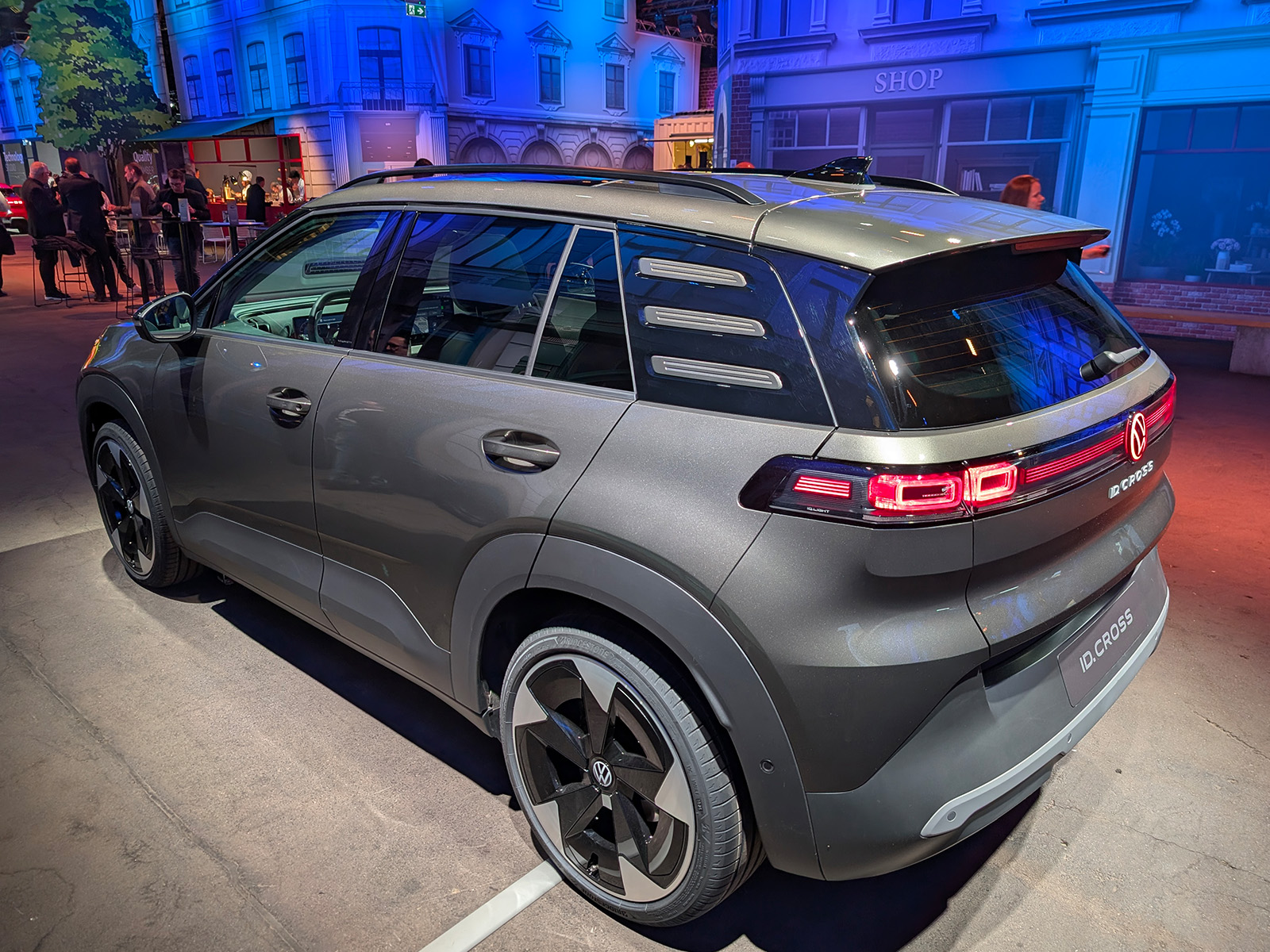 VW ID.Cross Seitenansicht Grau 2