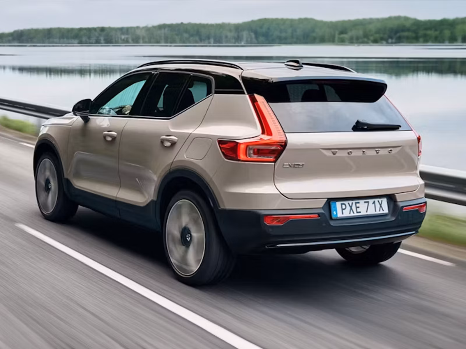 Volvo EX40 im Angebot Juni 2025 Heckansicht