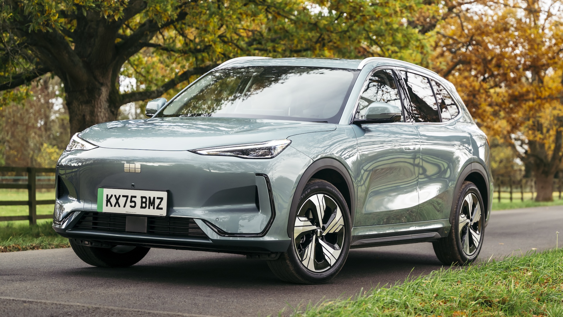 geely-ex5-rhd-2025-front34static