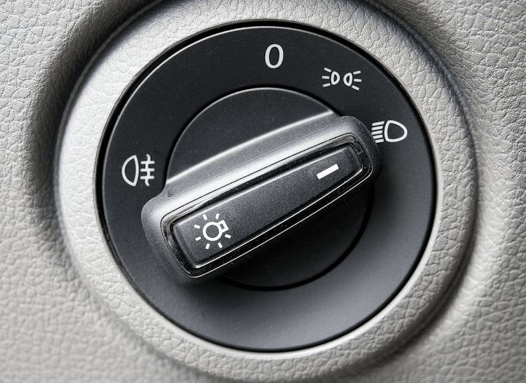 💡cambio-Tipp: Wenn der Lichtschalter im cambio-Auto auf Automatik steht,  gehen die Scheinwerfer gerade auch in der dunklen Jahreszeit an, wenn  sie, By cambio CarSharing Deutschland