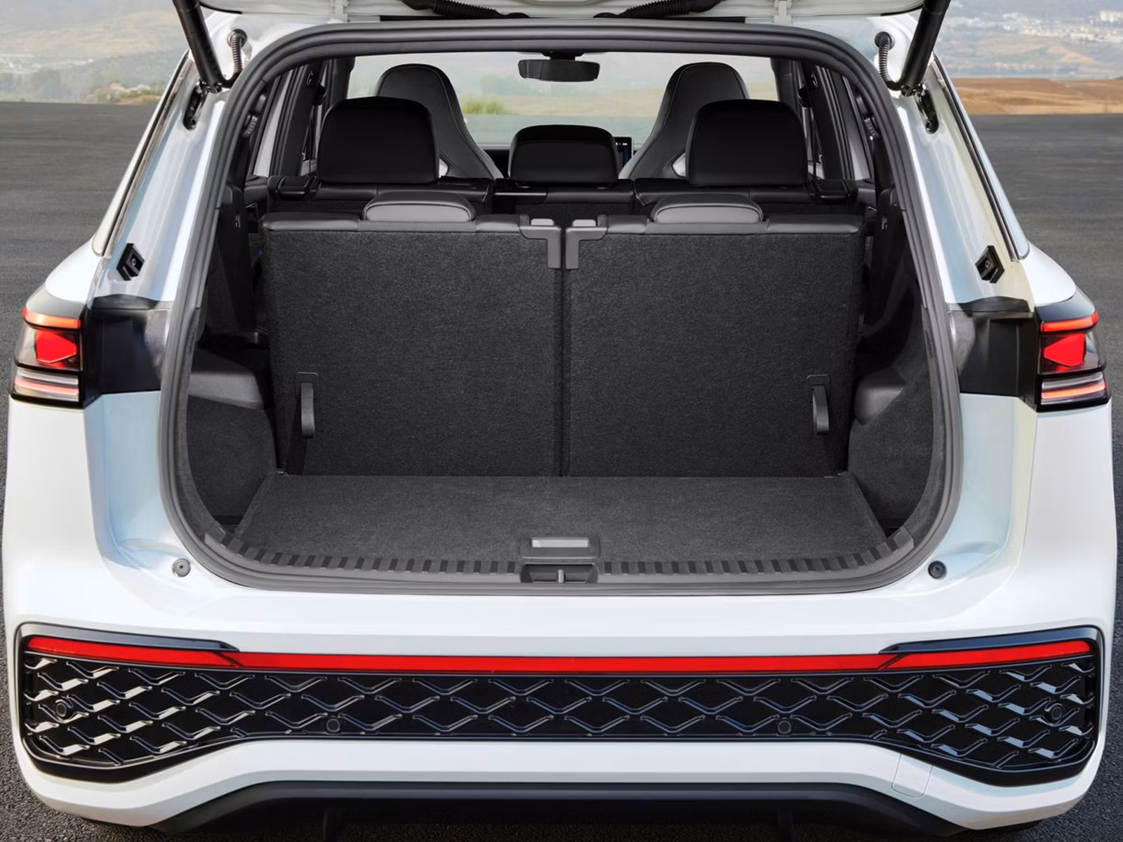 VW Tayron trunk with third row